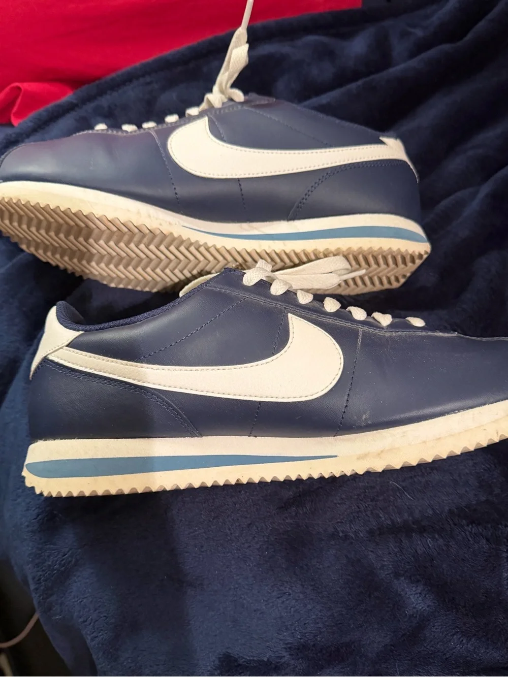 Nike Cortez Men 7.5 (Women’s 6.5) Navy and White Classic Sneaker